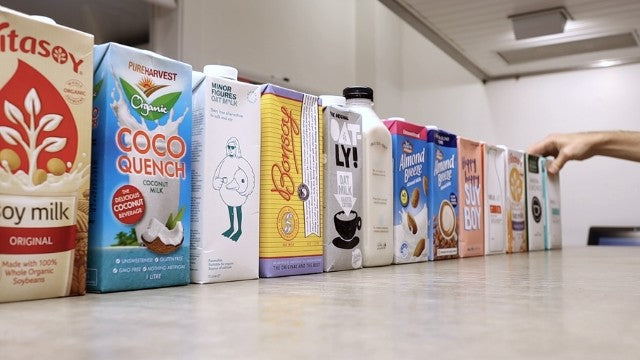 lineup of milk alternatives for coffee|||oat milk latte art|Almond milk comparison|almond milk lineup|happy happy soy boy latte|oatly latte art|Milklab Coconut latte