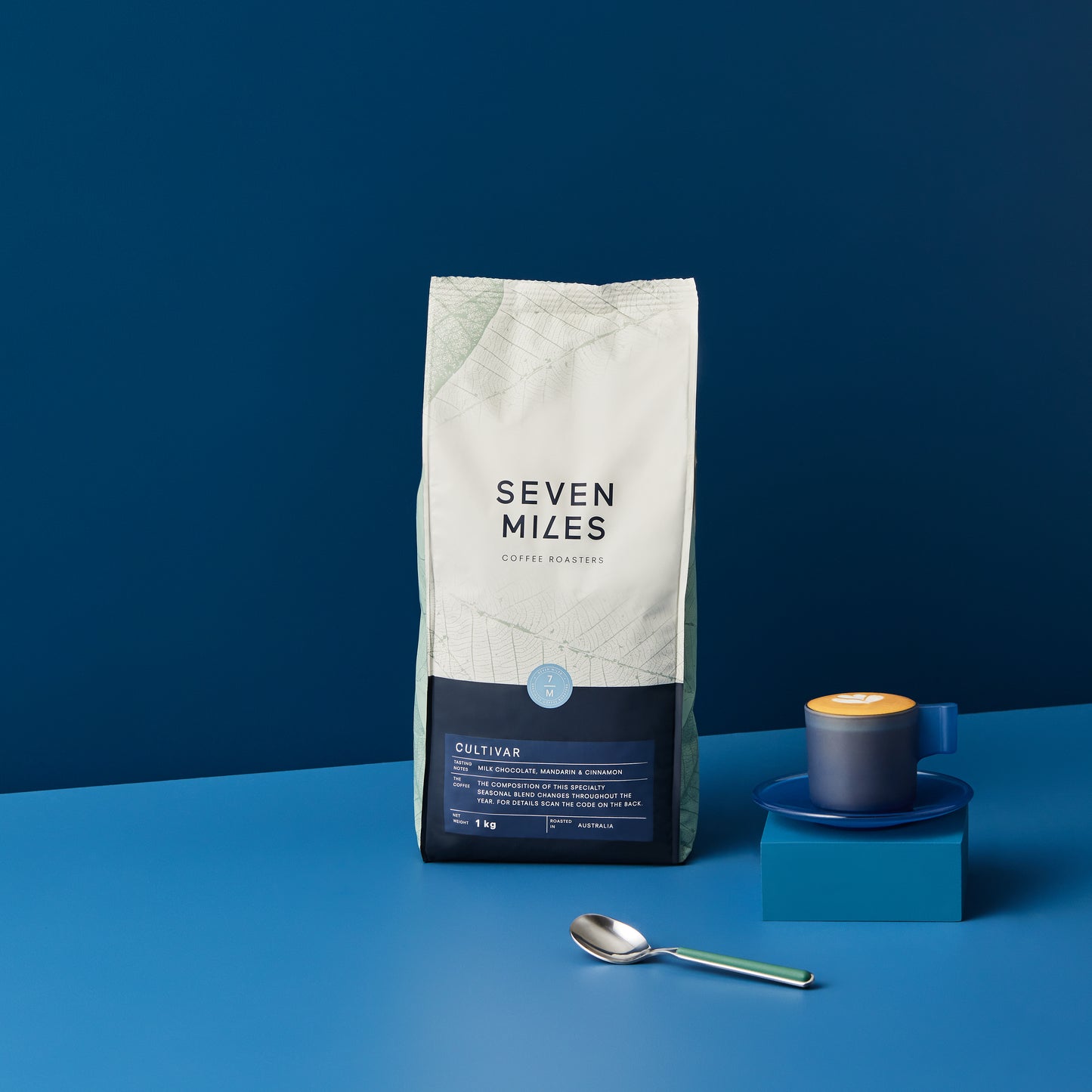 The Cultivar coffee blend is a washed Burundi, a Java that’s been processed through wet hulling, and a stunning natural Brazil from the Mountainous south-east Mantiqueira region. It delivers a beautifully balanced blend of creamy milk chocolate flavours combined with elegant notes of mandarin & cinnamon spice. 